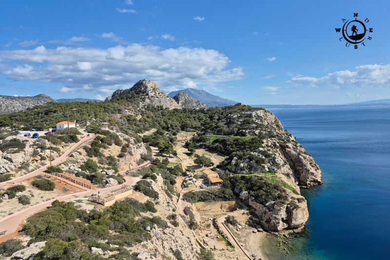 Παράκτιο τοπίο στη χερσόνησο της Περαχώρας με θέα στον Κορινθιακό κόλπο