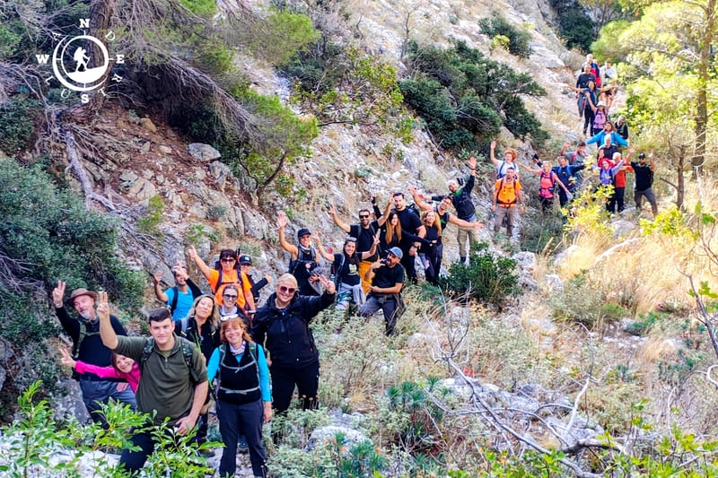 Ομάδα της Wanderlust στην πεζοπορία από τη Μικρή προς τη Μεγάλη Χούνη στην Πάρνηθα»