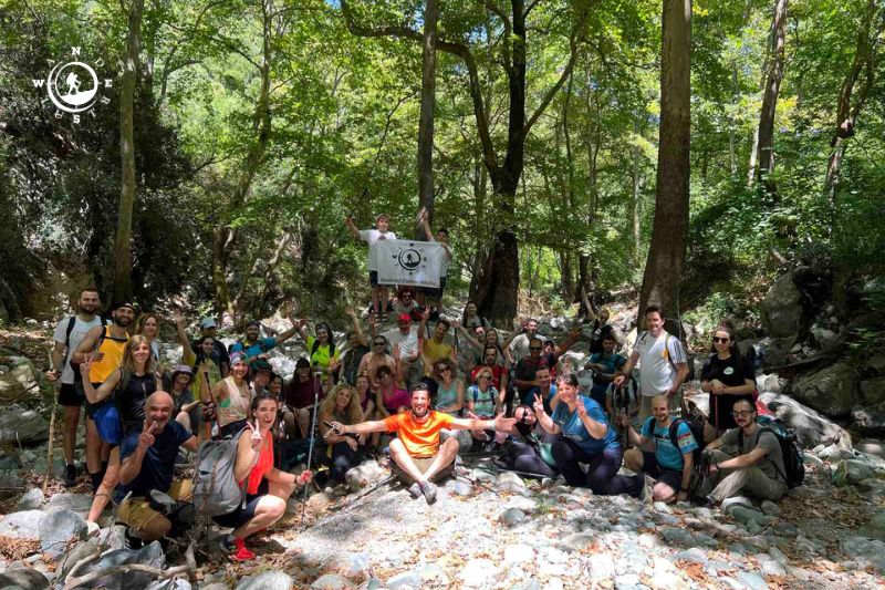 Ομαδική φωτογραφία πεζοπορίας στις Στρόπωνες Εύβοιας